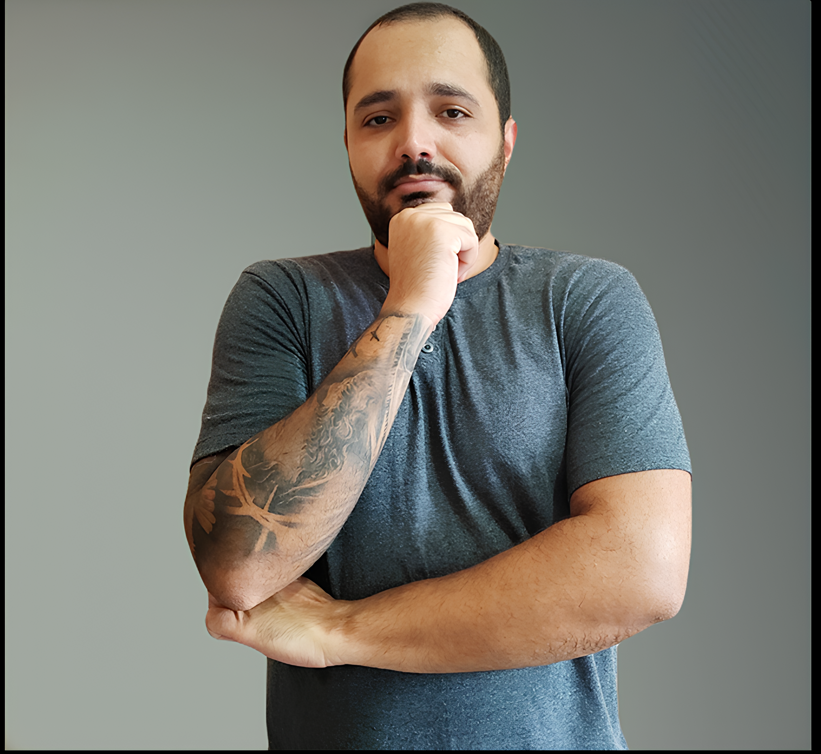 Retrato profissional de Vitor David.